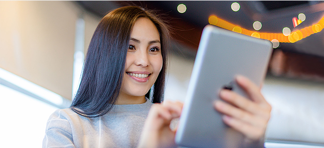 Mujer con una tablet